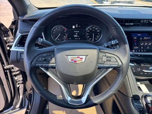 Used 2023 Cadillac XT6 Premium Luxury image 11