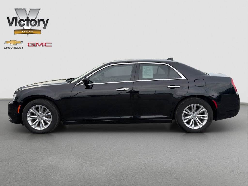 Used 2016 Chrysler 300 C RWD image 3