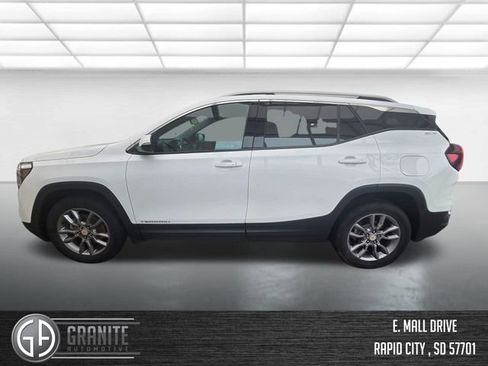Used 2022 GMC Terrain SLT AWD/4WD image 3
