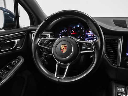 Certified 2018 Porsche Macan Sport Edition AWD/4WD image 28