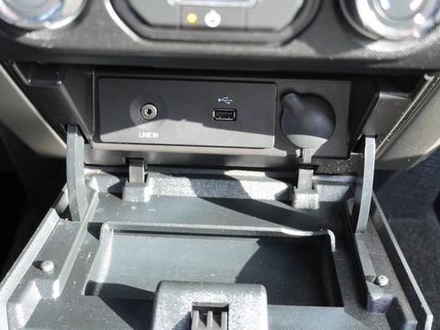 Used 2013 Ford F150 XLT w/ Mid Equipment Group image 35