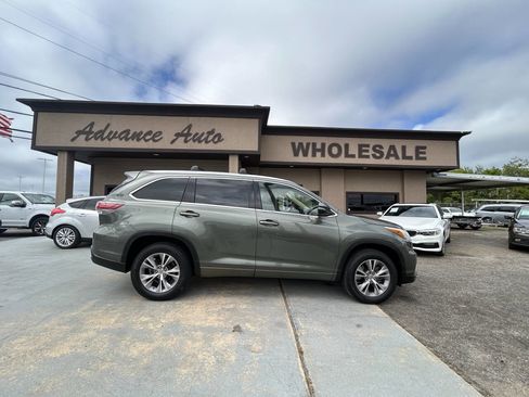 Used 2015 Toyota Highlander XLE image 1