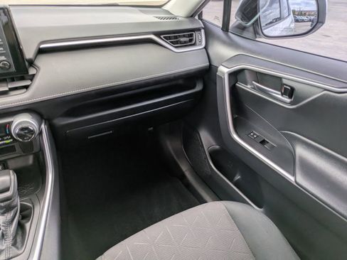 Used 2019 Toyota RAV4 XLE FWD image 16