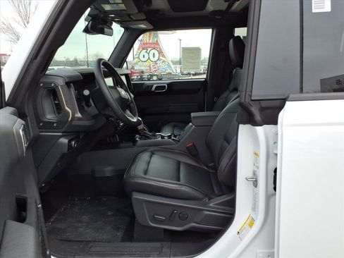 New 2025 Ford Bronco Badlands image 11