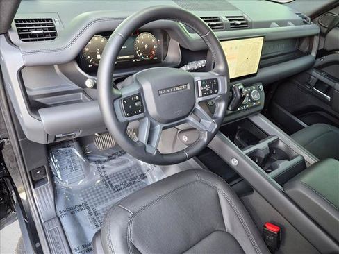 Used 2025 Land Rover Defender 130 X-Dynamic SE AWD/4WD image 10