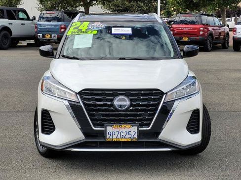 Used 2024 Nissan Kicks SV FWD image 2