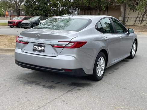 Used 2025 Toyota Camry SE FWD image 7