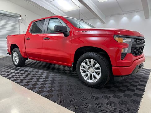 Used 2023 Chevrolet Silverado 1500 Custom image 1