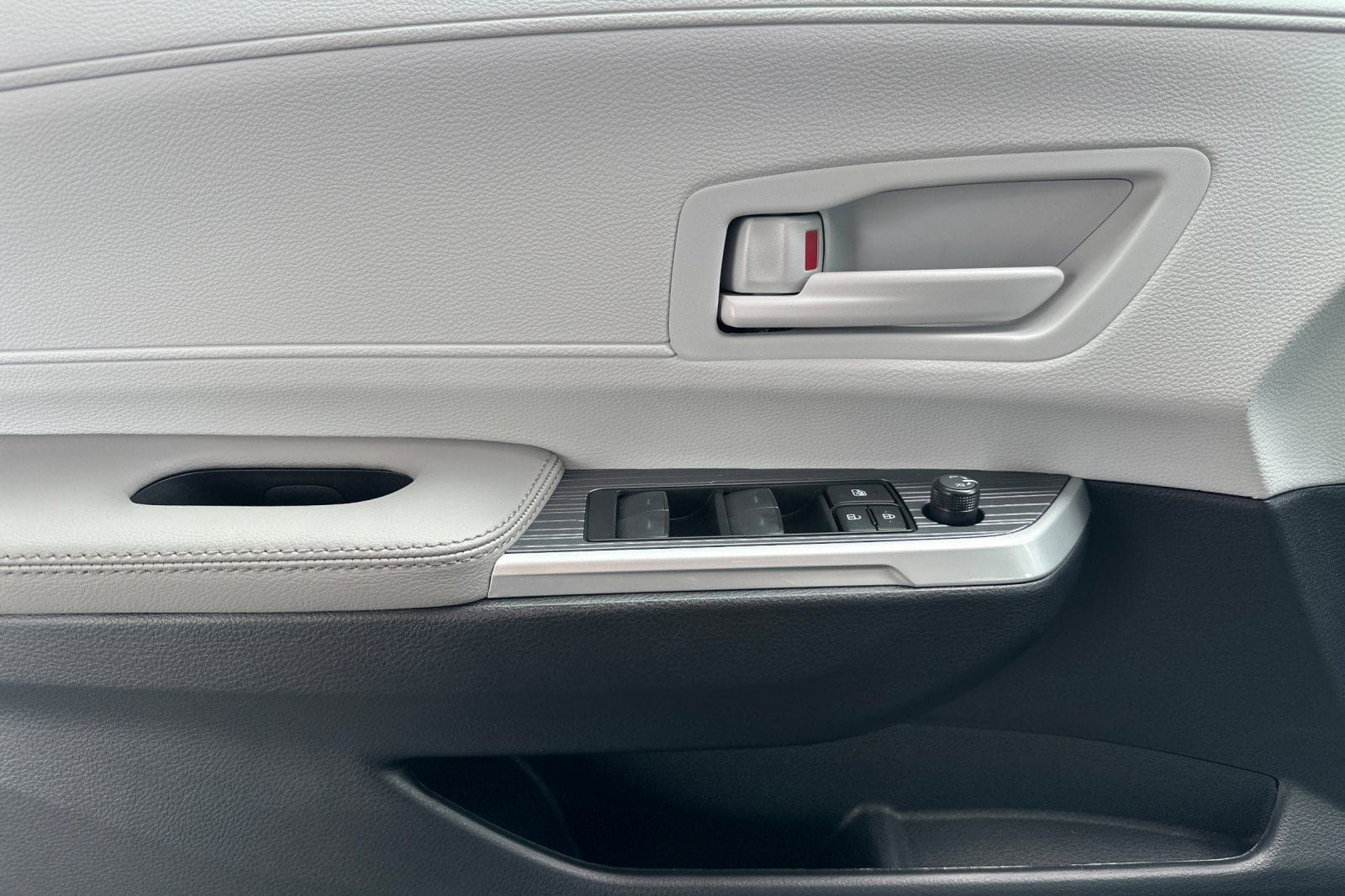 New 2026 Toyota Sienna LE FWD image 10