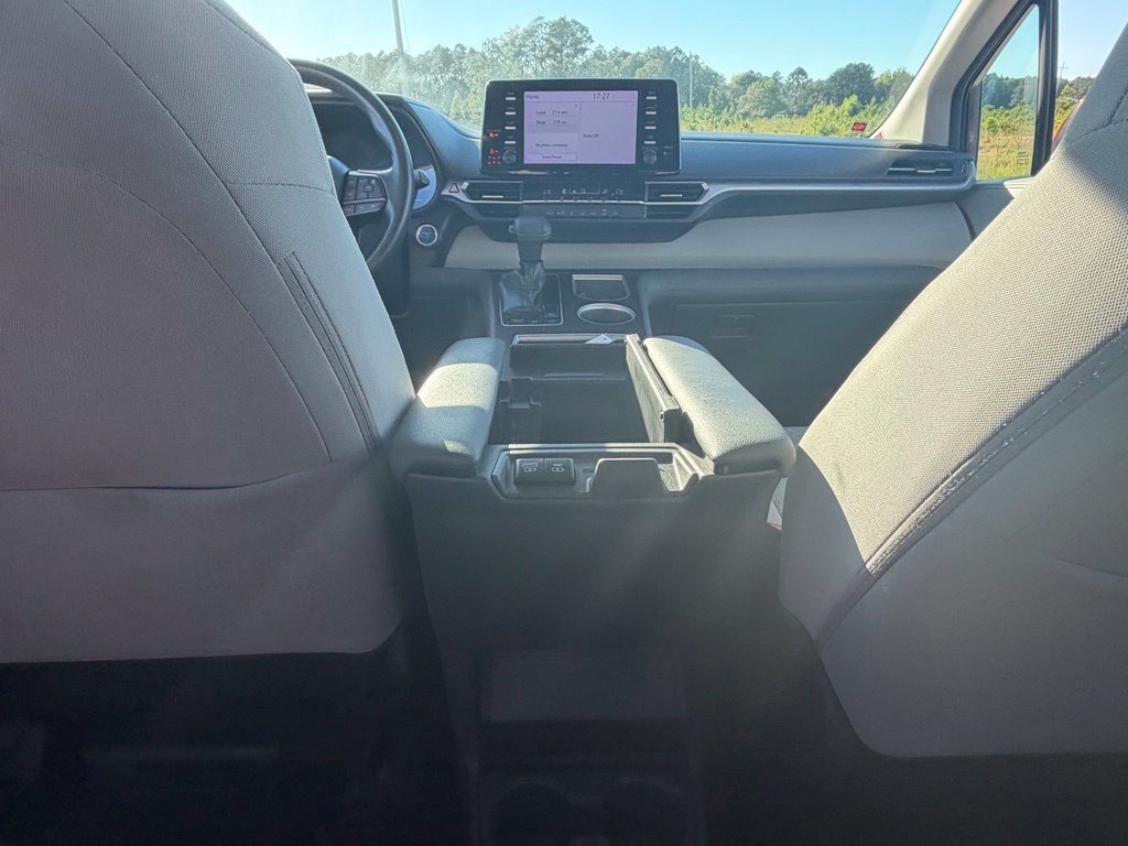 Used 2023 Toyota Sienna LE FWD image 33