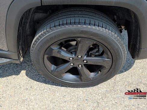 Used 2024 Jeep Grand Cherokee Limited w/ Luxury Tech Group II AWD/4WD image 6