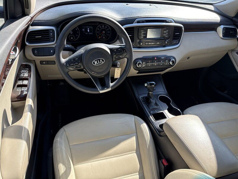 Used 2016 Kia Sorento AWD image 8