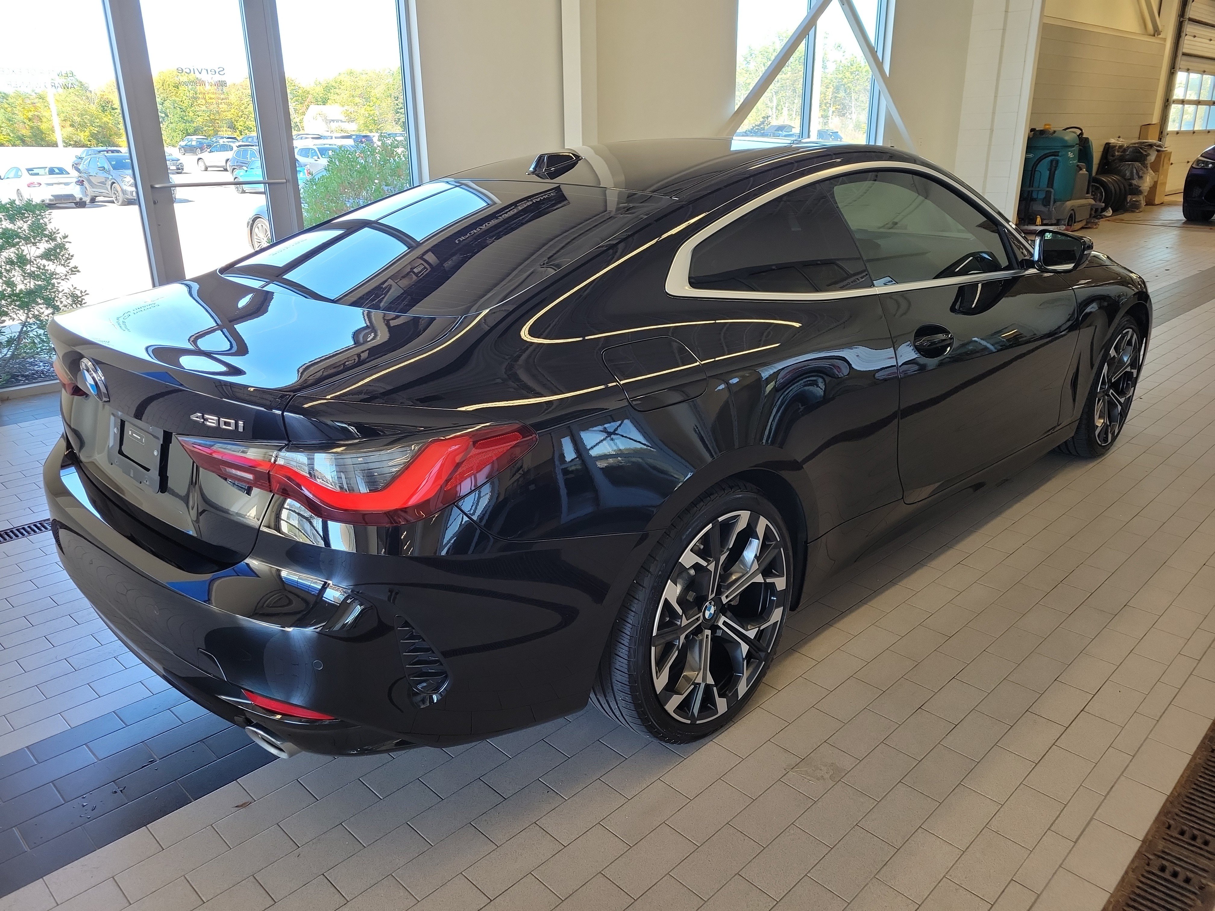 Used 2025 BMW 430i xDrive Coupe w/ Convenience Package AWD/4WD image 5