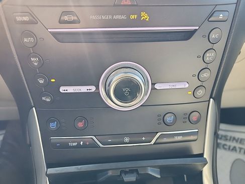 Used 2019 Ford Edge Titanium w/ Equipment Group 301A AWD/4WD image 17