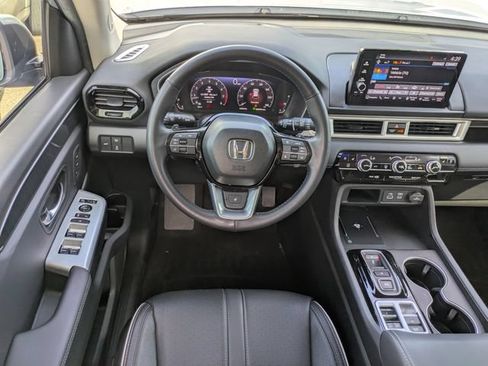 Used 2025 Honda Pilot Elite image 17