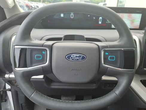 Used 2025 Ford Expedition Active AWD/4WD image 9