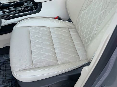 Certified 2023 Buick Envision Avenir AWD/4WD image 19