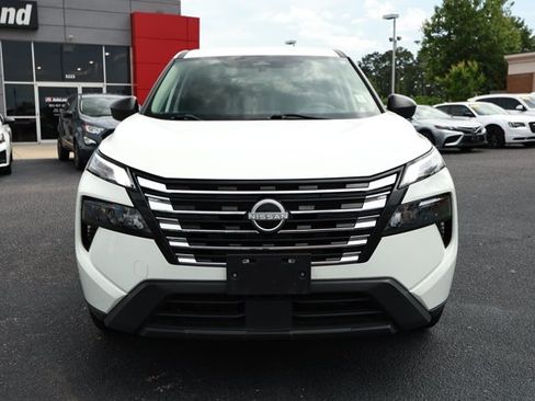 Used 2024 Nissan Rogue S AWD/4WD image 2