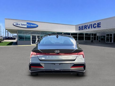 Certified 2025 Hyundai Elantra SEL FWD image 7