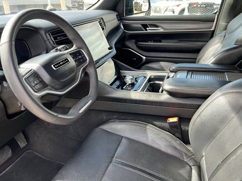 Used 2023 Jeep Wagoneer L Series II image 15