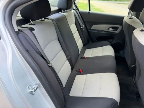 Used 2015 Chevrolet Cruze LS image 33