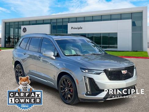Used 2023 Cadillac XT6 Sport w/ Technology Package AWD/4WD image 3