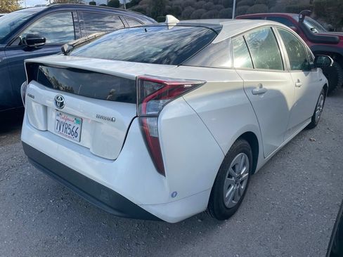 Used 2017 Toyota Prius Two w/ Carpet Mat Package FWD image 7