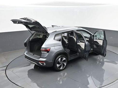 Used 2025 Volkswagen Taos SE AWD/4WD image 25