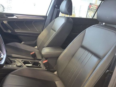 Used 2024 Volkswagen Tiguan SE R-Line AWD/4WD image 5