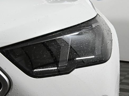 Used 2025 BMW X2 xDrive28i w/ Technology Package image 11