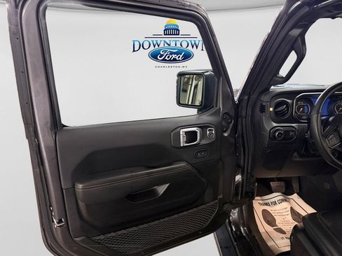Used 2025 Jeep Wrangler Unlimited Rubicon 392 AWD/4WD image 10