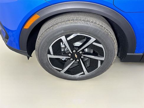 New 2026 Chevrolet Equinox EV LT image 24