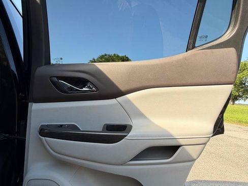 Used 2019 GMC Acadia SLT FWD image 16