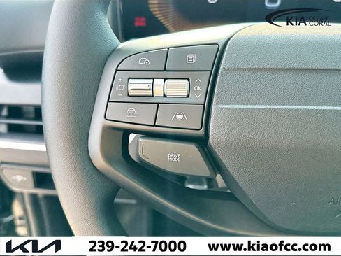 New 2025 Kia K4 LXS image 32