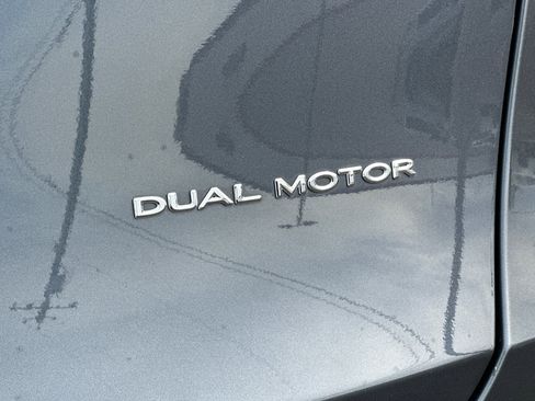 Used 2022 Tesla Model Y Long Range AWD/4WD image 26