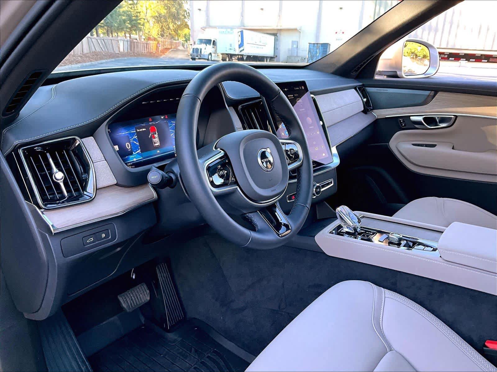 Used 2026 Volvo XC90 T8 Plus w/ Protection Package Premier AWD/4WD image 18