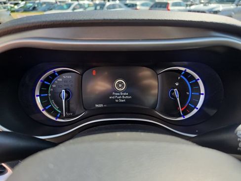 Used 2024 Chrysler Pacifica Limited FWD image 15