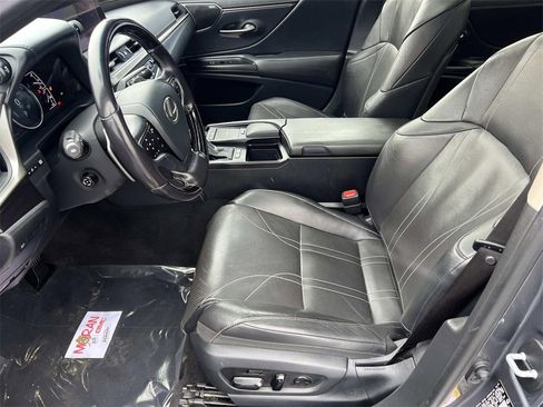 Used 2019 Lexus ES 300h w/ Luxury Package image 17