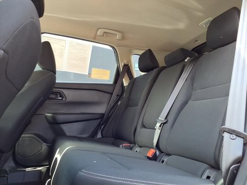 Used 2025 Nissan Rogue S image 13