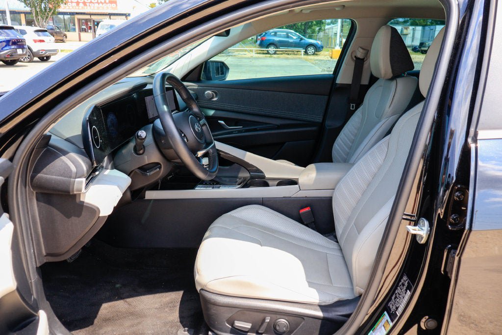 Used 2023 Hyundai Elantra Limited FWD image 7