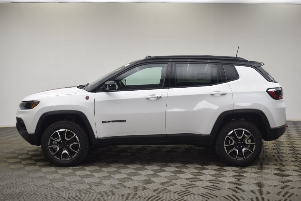 New 2026 Jeep Compass Trailhawk w/ Sun, Sound & Navigation Group AWD/4WD image 15