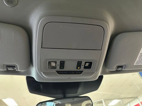 Used 2024 Ford Explorer XLT w/ Equipment Group 202A AWD/4WD image 33
