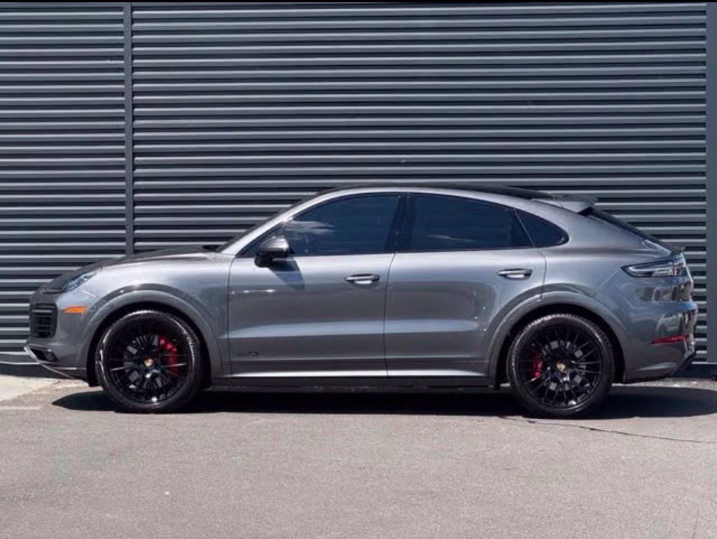 Used 2023 Porsche Cayenne GTS AWD/4WD image 2