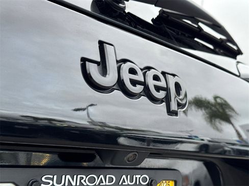 Used 2020 Jeep Cherokee Latitude Plus image 9