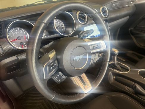 Used 2020 Ford Mustang Convertible RWD image 16