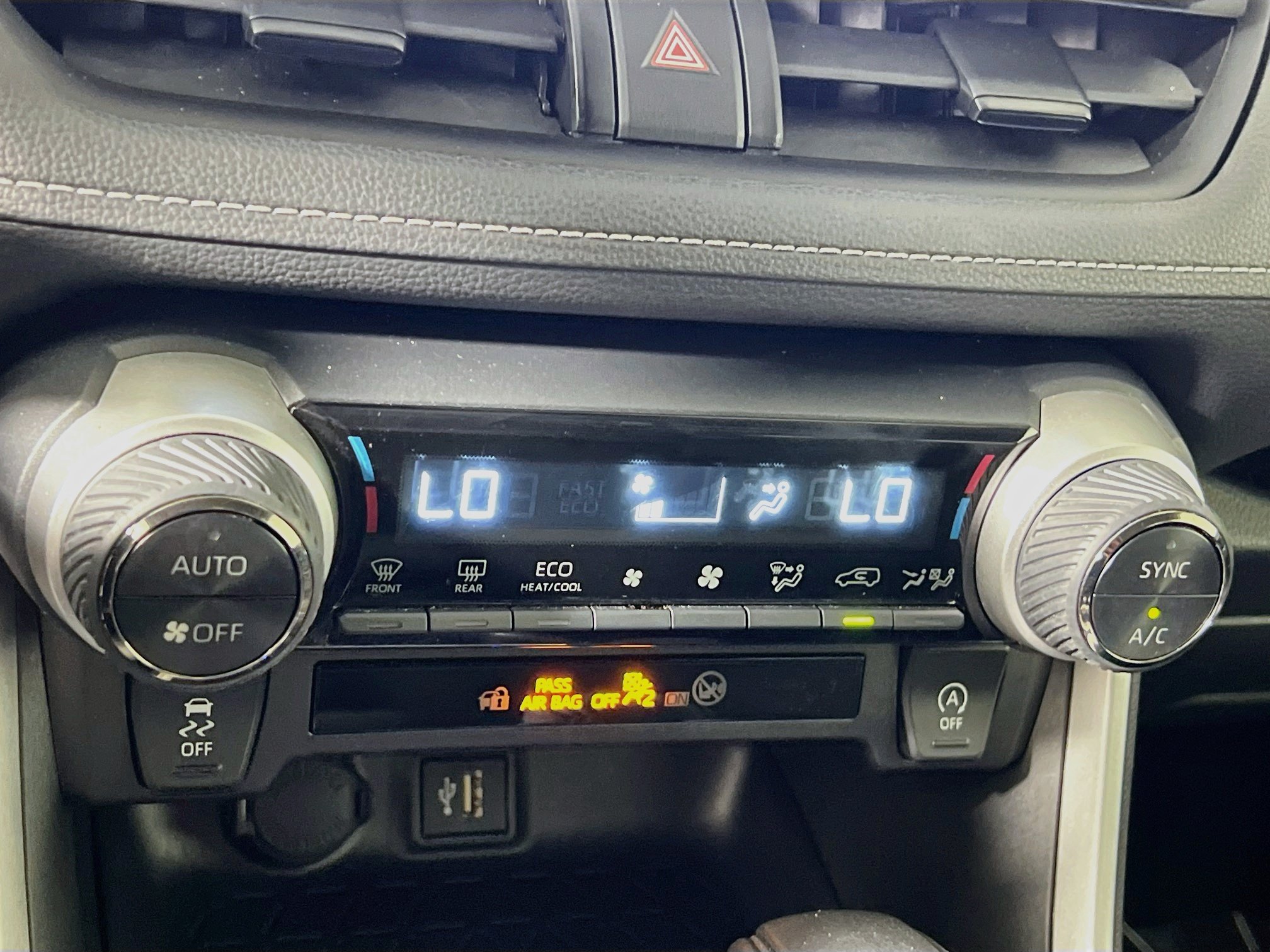 Used 2025 Toyota RAV4 XLE FWD image 26