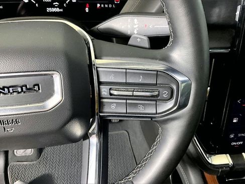 Used 2025 GMC Yukon XL Denali image 15