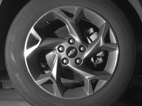 Used 2025 Chevrolet Trax LT FWD image 13