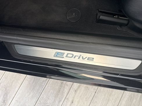 Used 2018 BMW 530e w/ Premium Package 2 RWD image 13