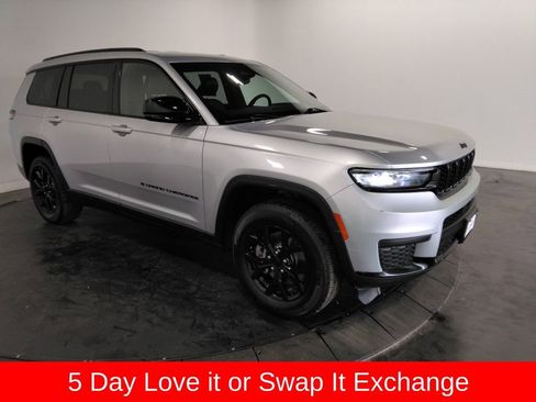 Used 2024 Jeep Grand Cherokee L Laredo image 3